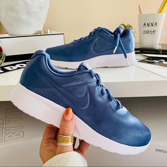 Nike Shoes - NWT Nike tanjun Premium